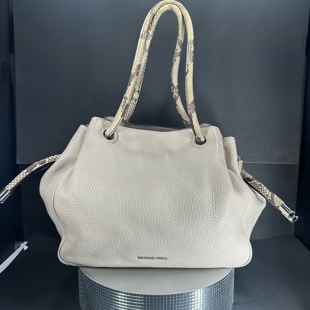 Michael Kors Gray Leather Tote Bag pre owned Exellent condition